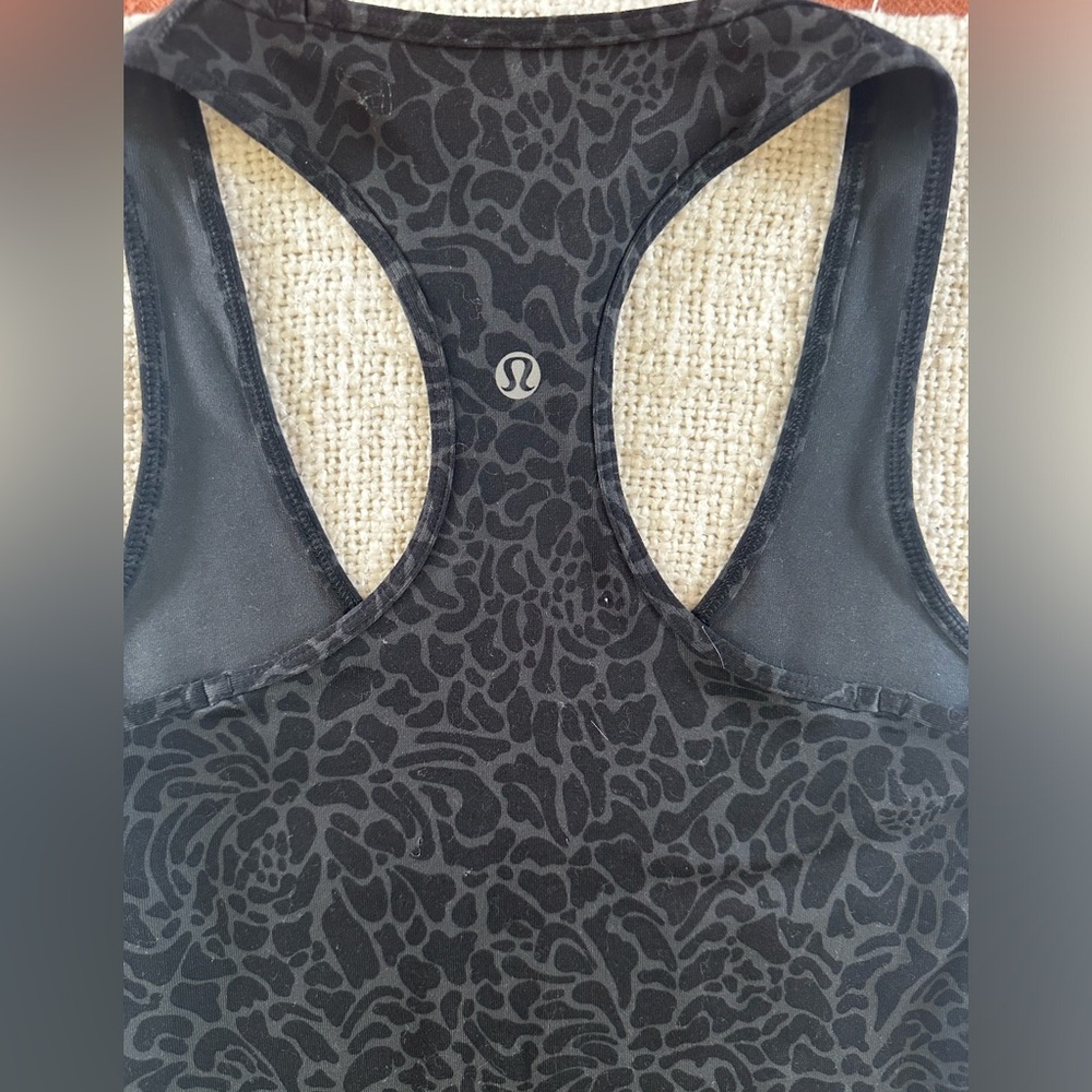 Lululemon - Picture 2 of 3
